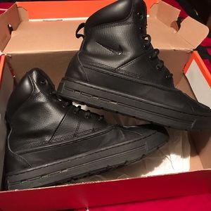 Nike boots size 5y